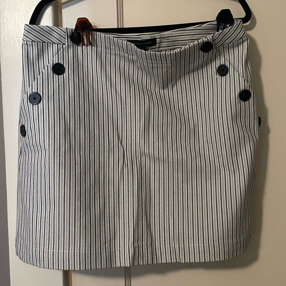 Banana Republic nwt mini skirt. Size 14